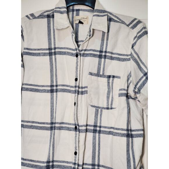 Universal Thread Women's Plaid Cream Button Down Shirt - Picture 12 of 12